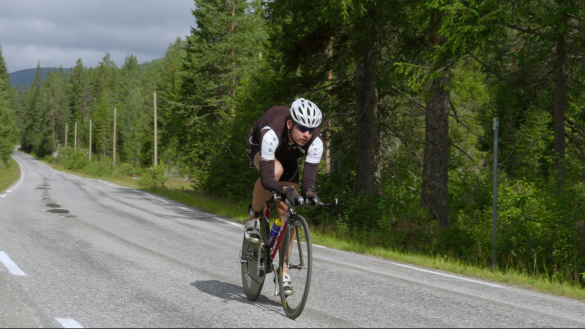 基层联赛冠军受邀观看国家队比赛体验职业氛围提升梦想感，国家队训练赛
