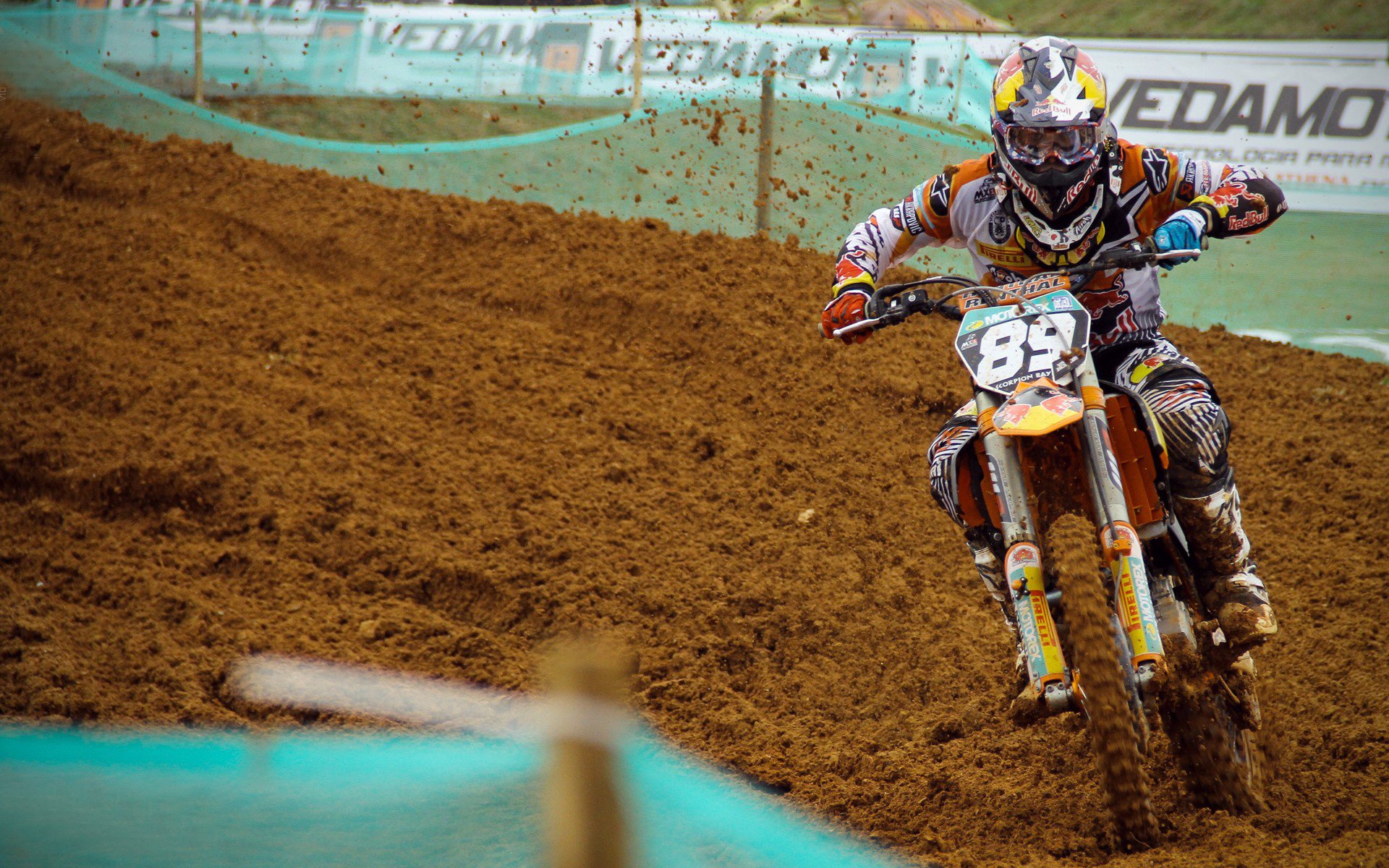 斯密斯：全黑队半场与后场进攻的心脏，推动攻势一步步实现，jr斯密