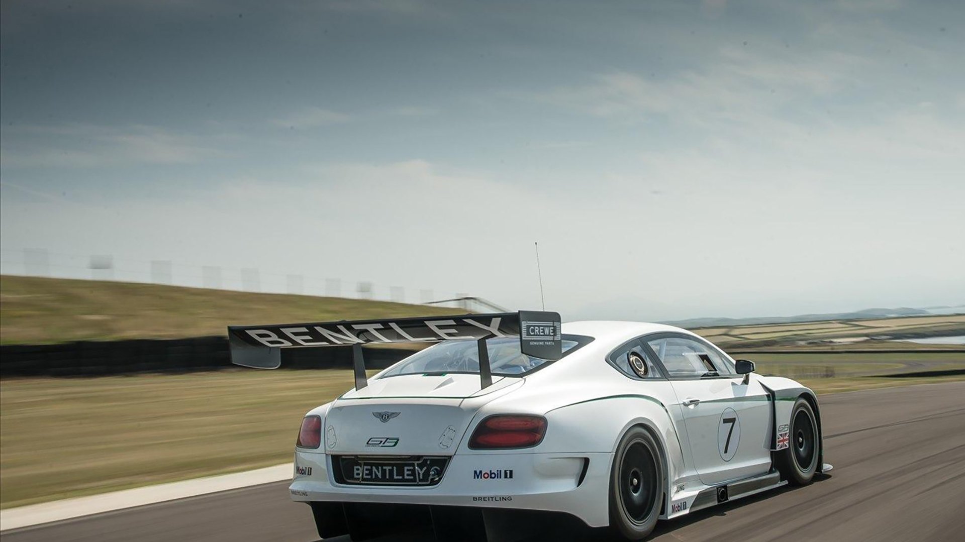 九游娱乐APP-拜仁边路传中战术：套路升级，制造得分机会，拜仁传奇边后卫